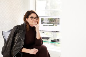 Sustainable Choice founder and CEO Kiarne Treacy sitting at her computer with her hand under her chin