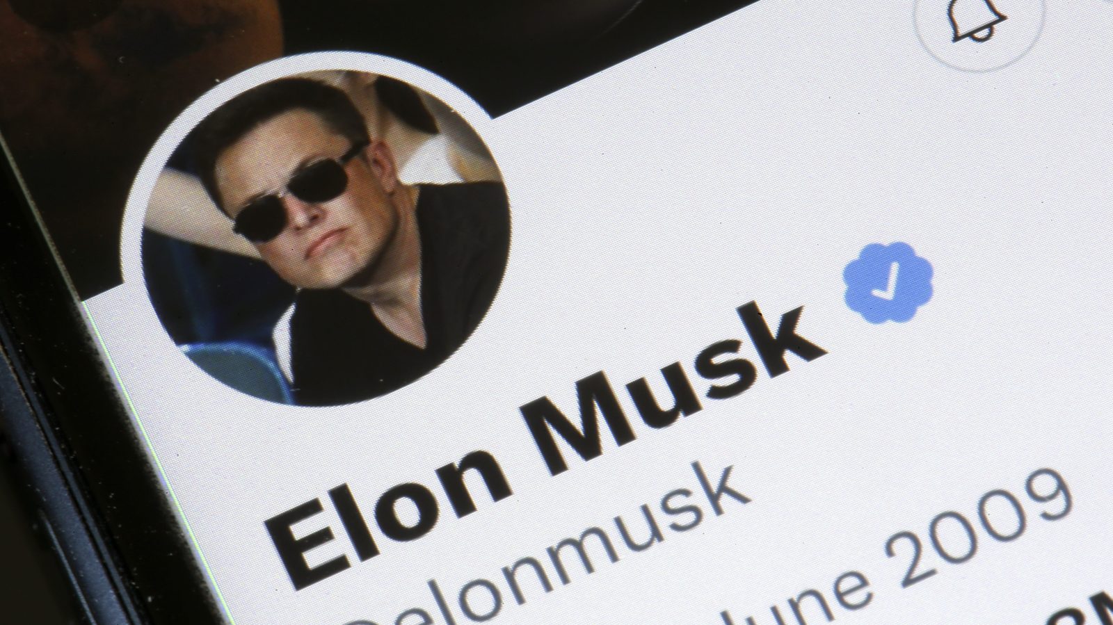 Elon Musk Buys Social Network Twitter