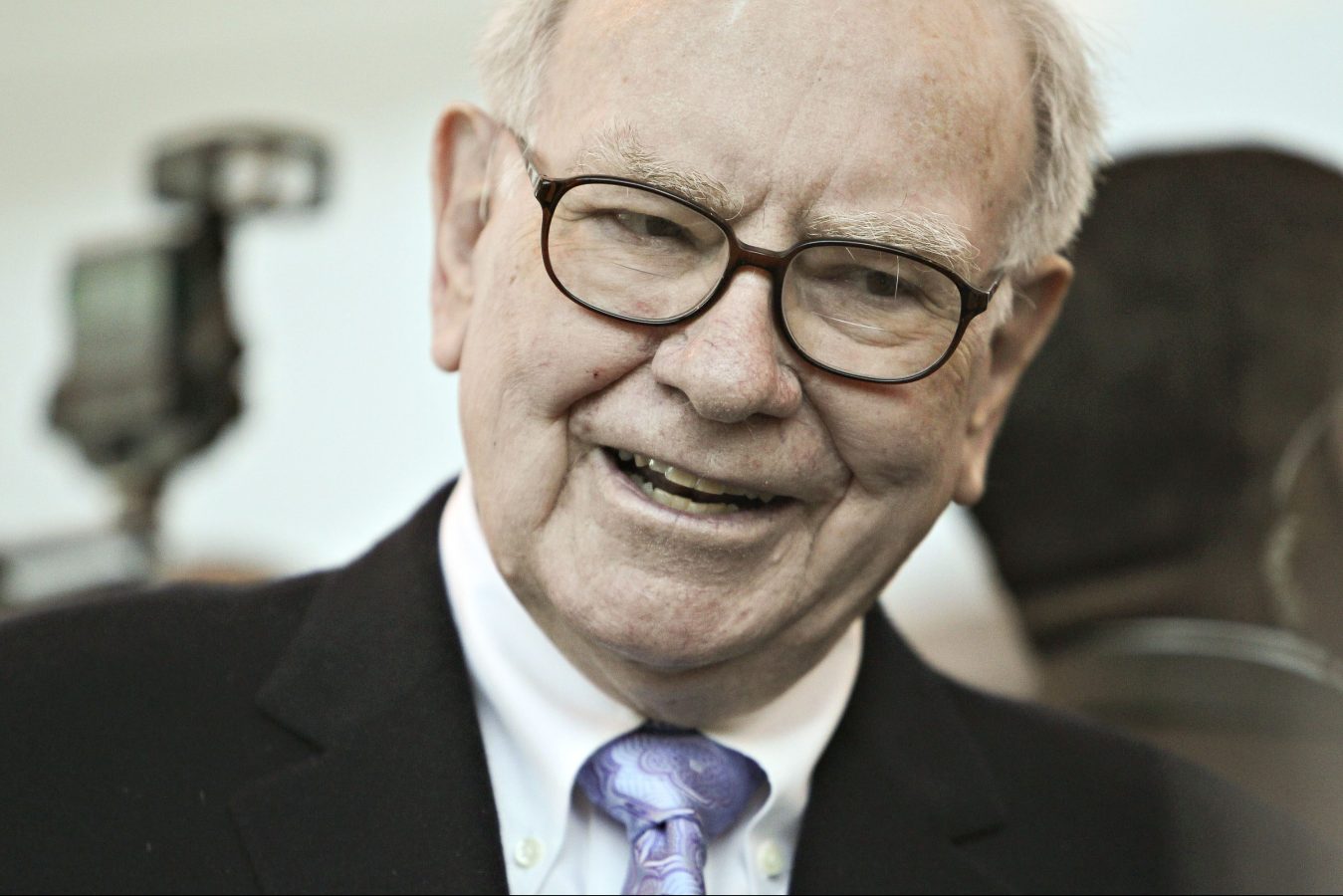 Warren Buffett, chief executive officer of Berkshire Hathaway, tours the exhibition floor prior to the Berkshire Hathaway annual meeting in Omaha, Nebraska, U.S.