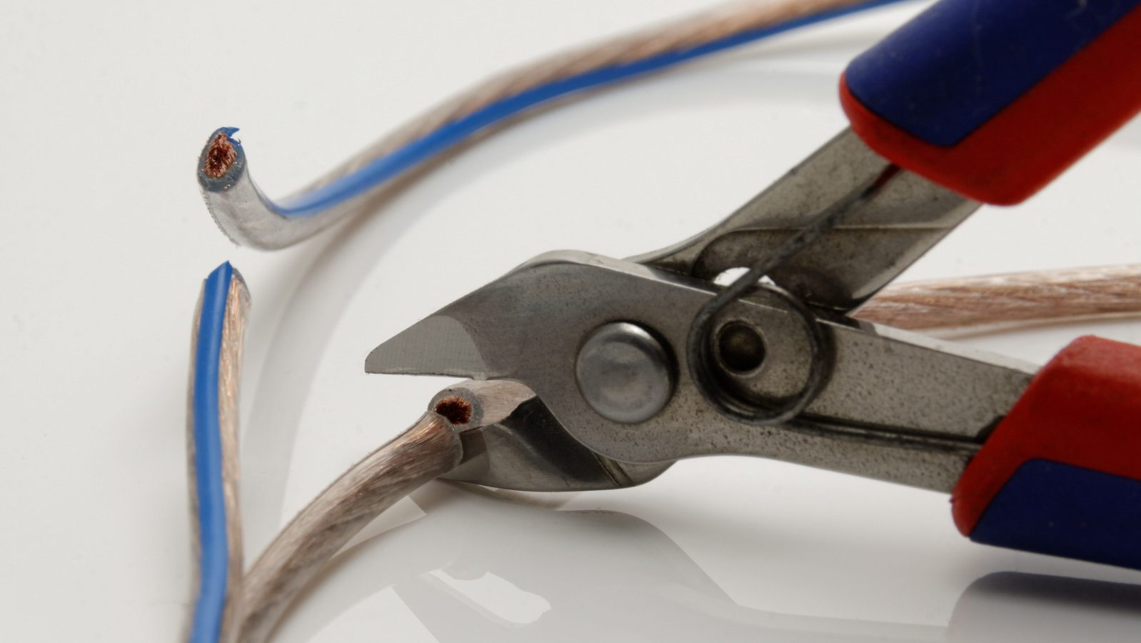 pliers snipping a wire that is already cut elsewhere