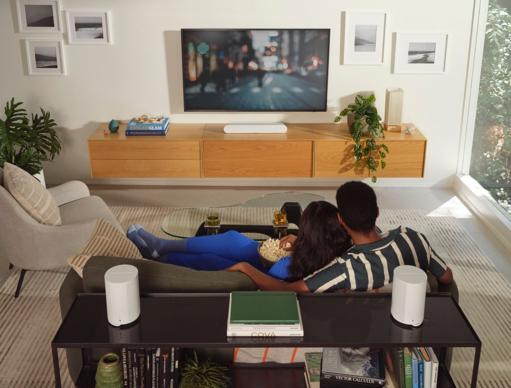 Woman and man with popcorn chilling to the sound of Sonos | Image source: Supplied