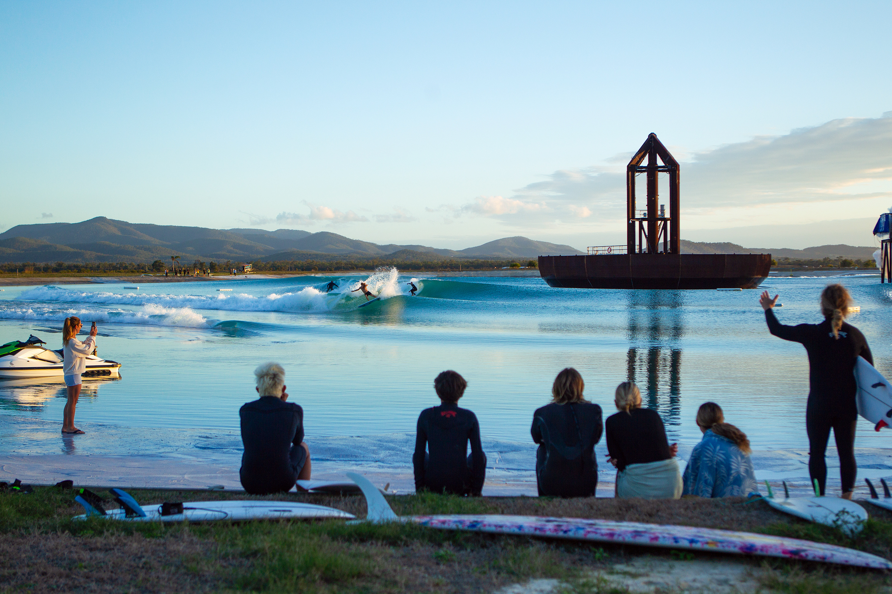 This 360-degree artificial wave simulator could change surfing - CNET