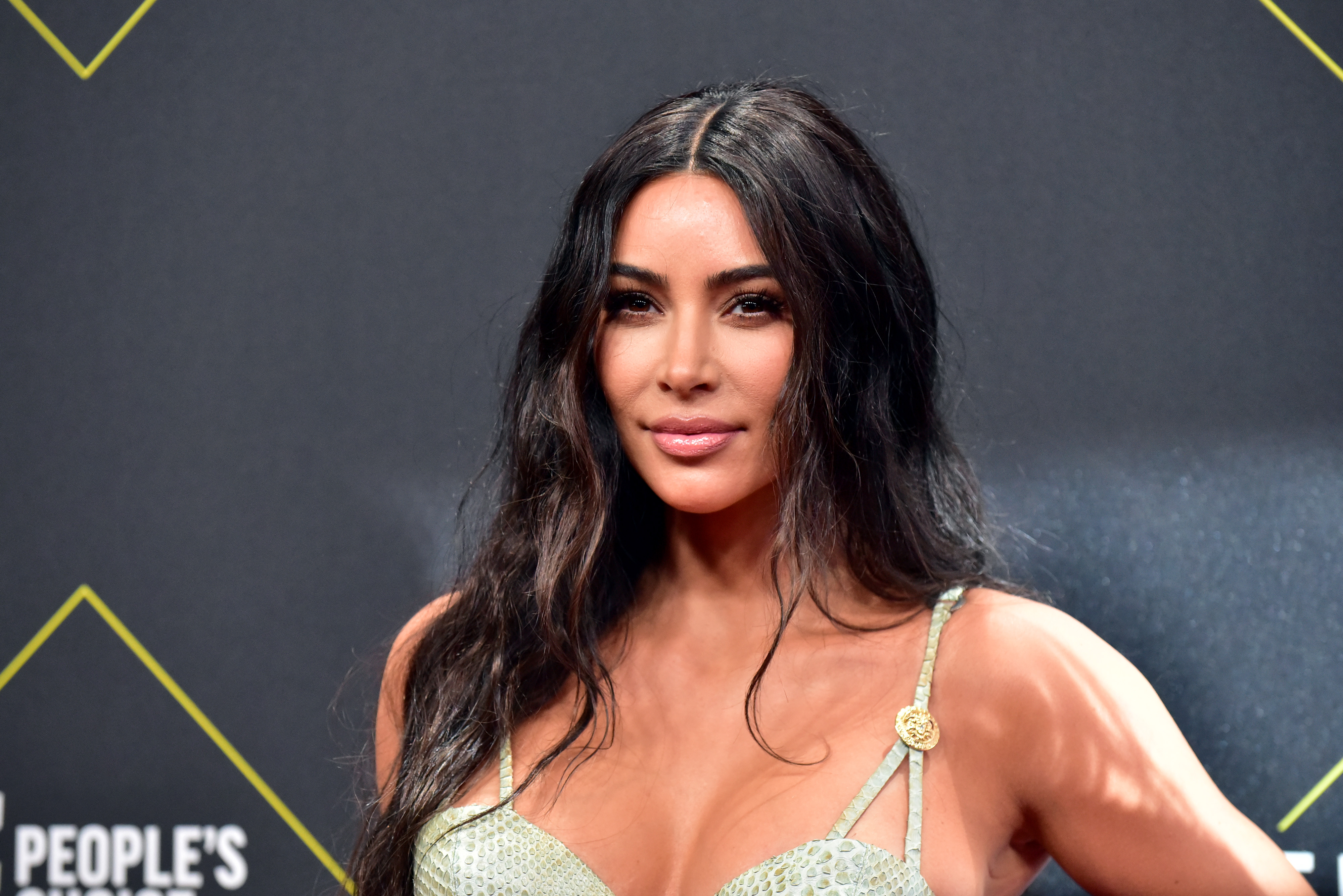 kim-kardashian-net-worth-just-went-up-by-500-million-due-to-skims