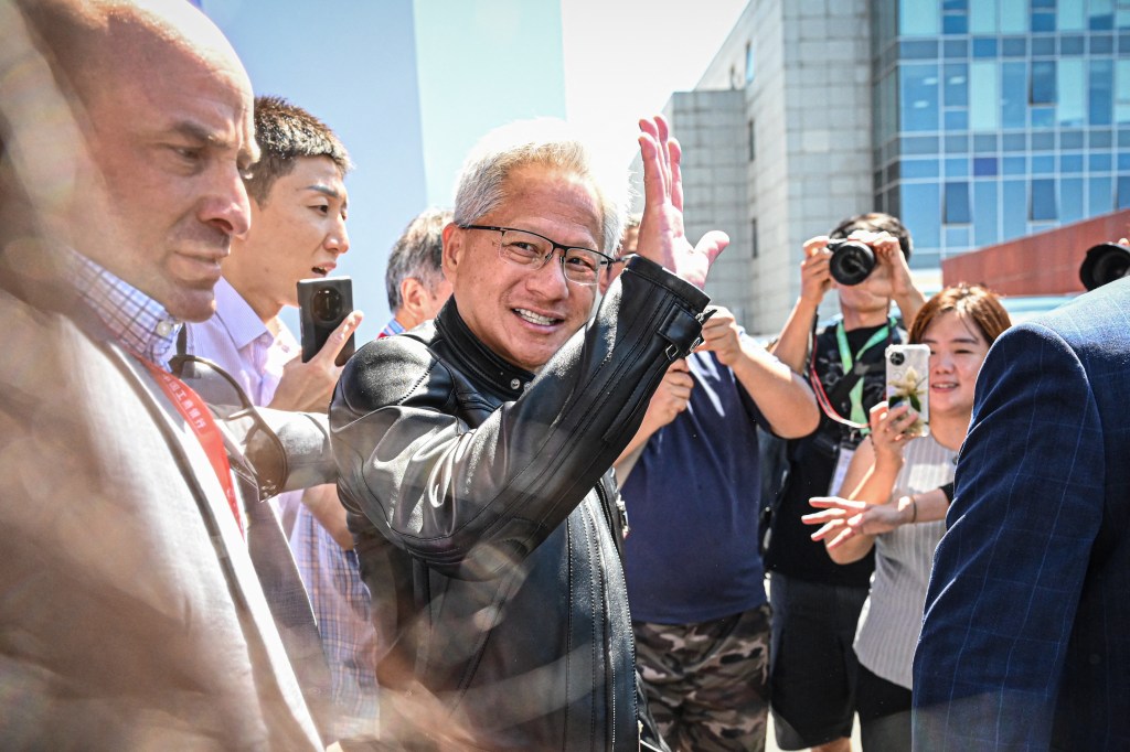  Nvidia CEO Jensen Huang (C) is now the sixth richest person in the world. Image: Getty