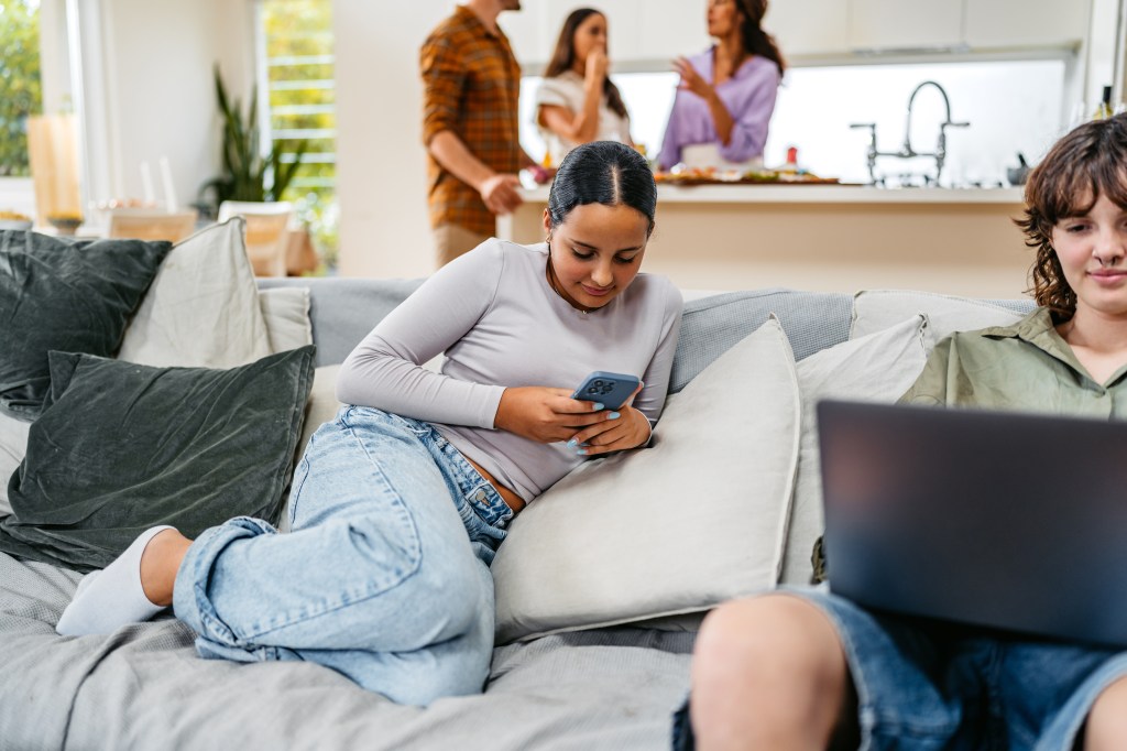 Australia has begun enforcing a world-first ban blocking under-16s from holding accounts on major social media platforms.