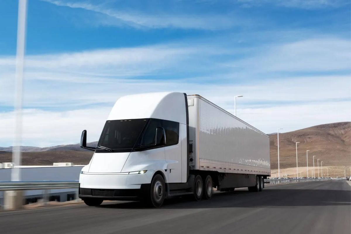 Tesla's electric Semi has its first fatal crash