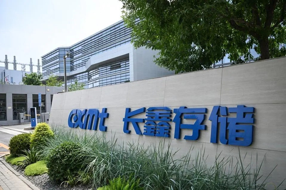Chipmaker courted by Apple briefly becomes China’s most valuable company