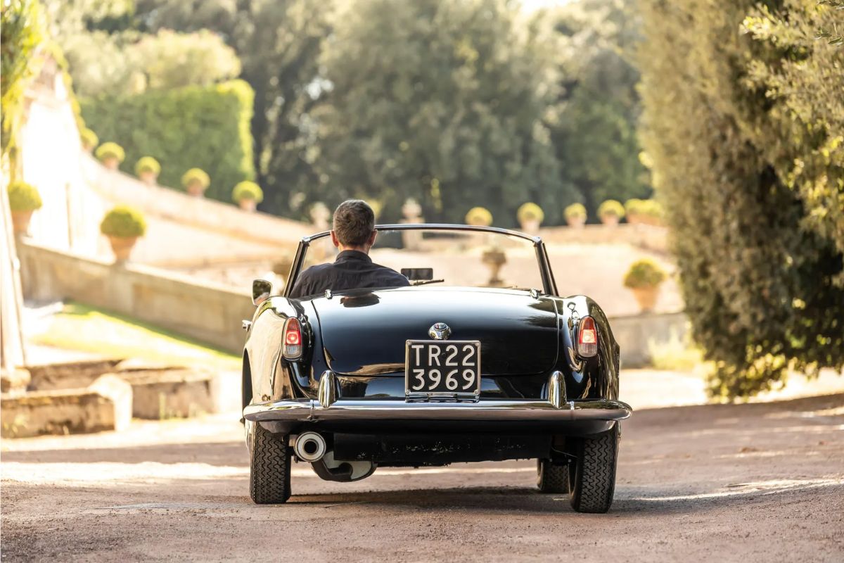 Drive an Alfa Romeo across Italy as part of a luxury grand tour